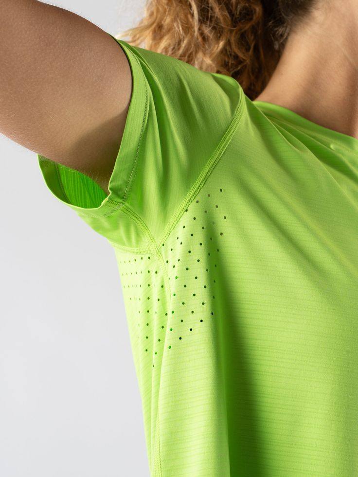 CẮT LASER ĐỤC LỖ THÔNG GIÓ TRÊN QUẦN ÁO – GIẢI PHÁP THỜI TRANG HIỆN ĐẠI TẠI LASER NAM VIỆT