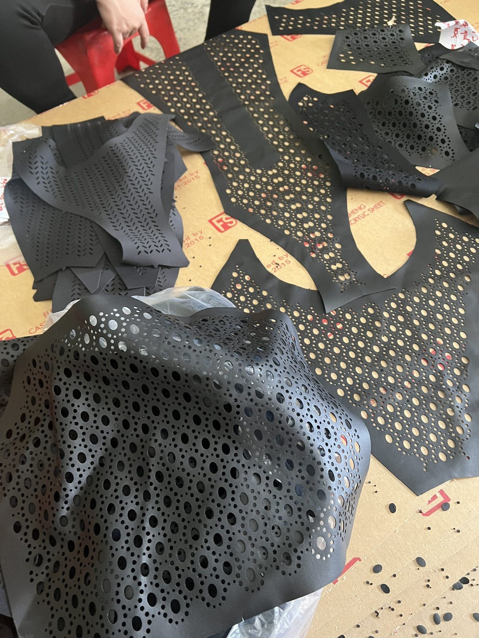 Vải Đồ Bơi, Vải Áo, Vải Quần Lót, Đồ Ngủ Cần Cắt Laser – Đục Lỗ Hoa Văn Hãy Đến LASER NAM VIỆT