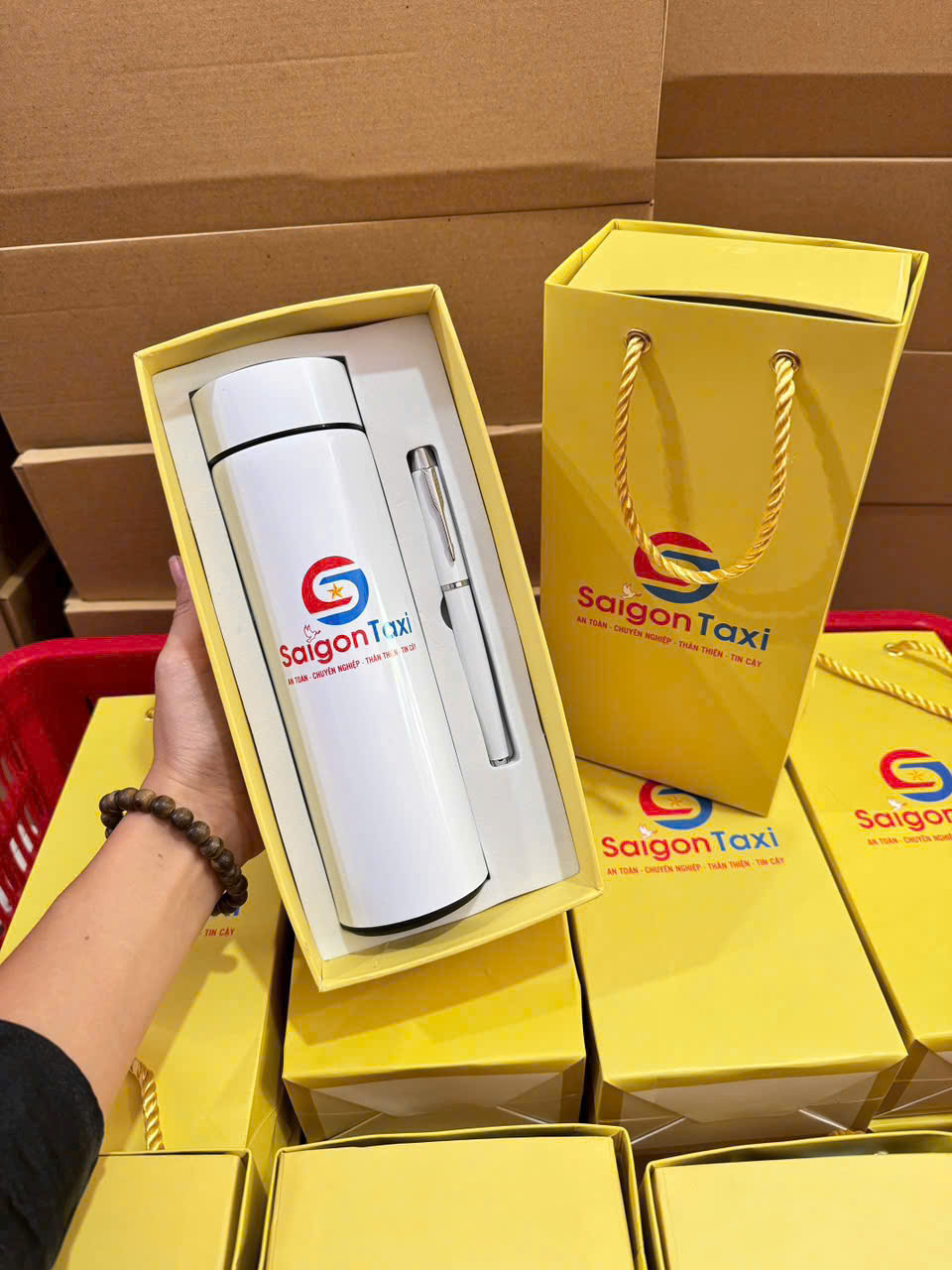 CUNG CẤP BÌNH GIỮ NHIỆT & SET QUÀ TẶNG DOANH NGHIỆP THEO YÊU CẦU – GIẢI PHÁP QUÀ TẶNG CHUYÊN NGHIỆP