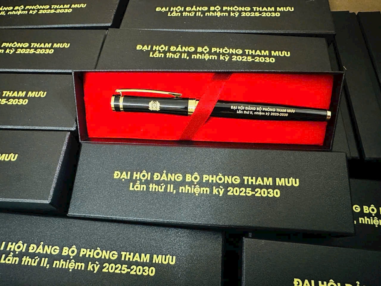 Khắc Laser Trên Bút Kim Loại – Giải Pháp Gia Công Hiện Đại Cho Quà Tặng Cao Cấp