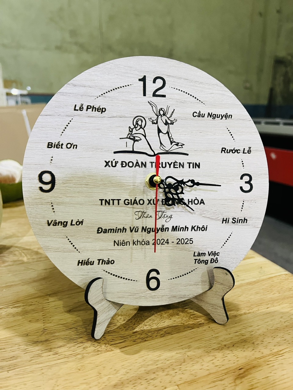 ĐỒNG HỒ GỖ ĐỂ BÀN – SẢN XUẤT ĐỒNG HỒ GỖ THEO YÊU CẦU GIÁ XƯỞNG