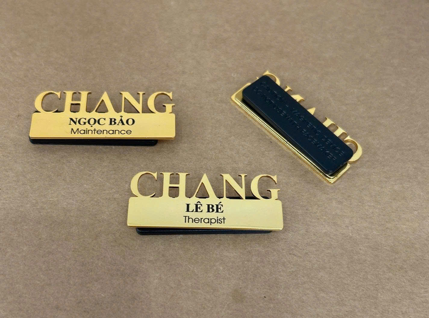 BẢNG TÊN NHÂN VIÊN ĐA DẠNG MẪU MÃ – GIÁ HỢP LÝ – SẢN XUẤT TRỰC TIẾP TẠI LASER NAM VIỆT